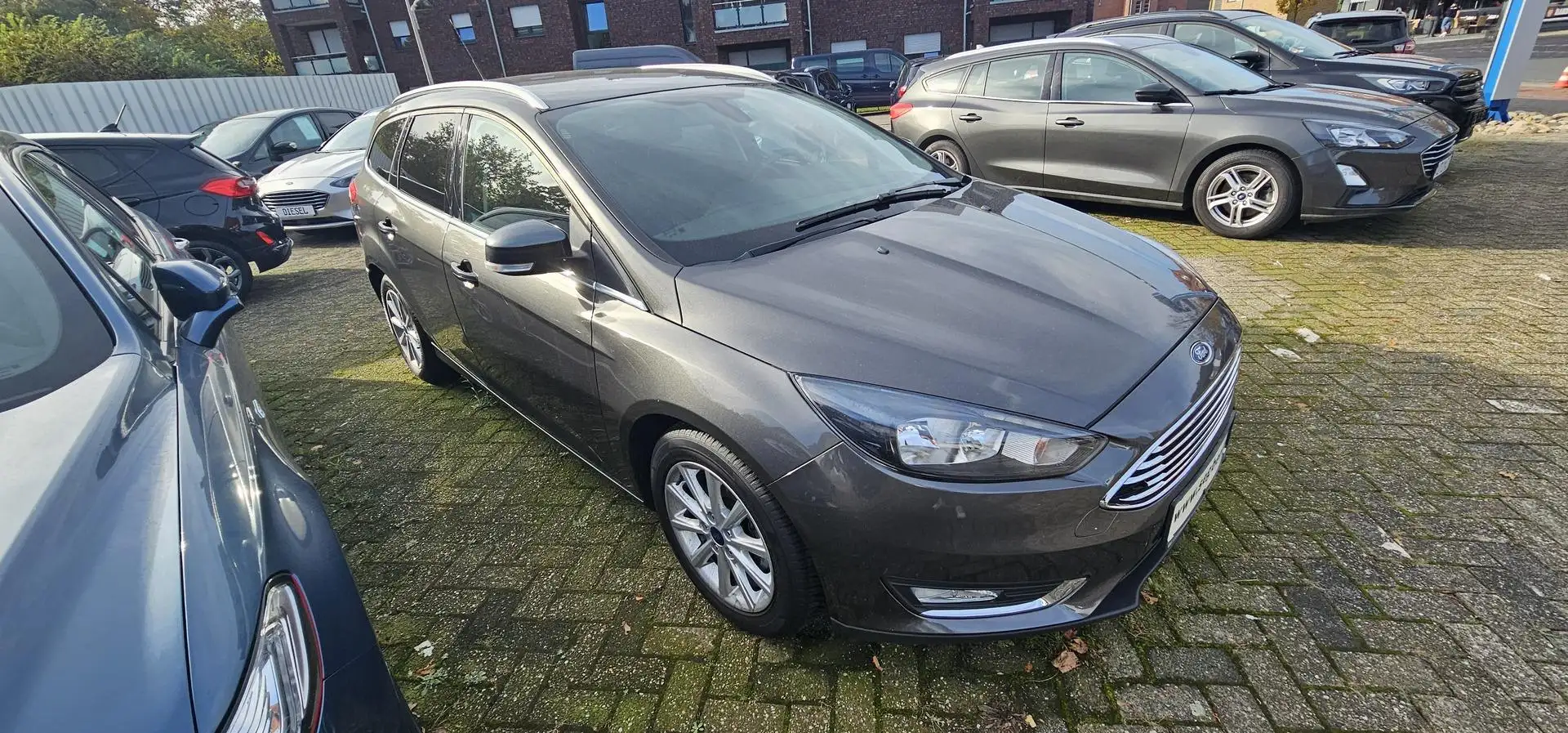 Ford Focus 1.0 EcoBoost Titanium Navi Camera Winter-Paket 92 Grau - 1