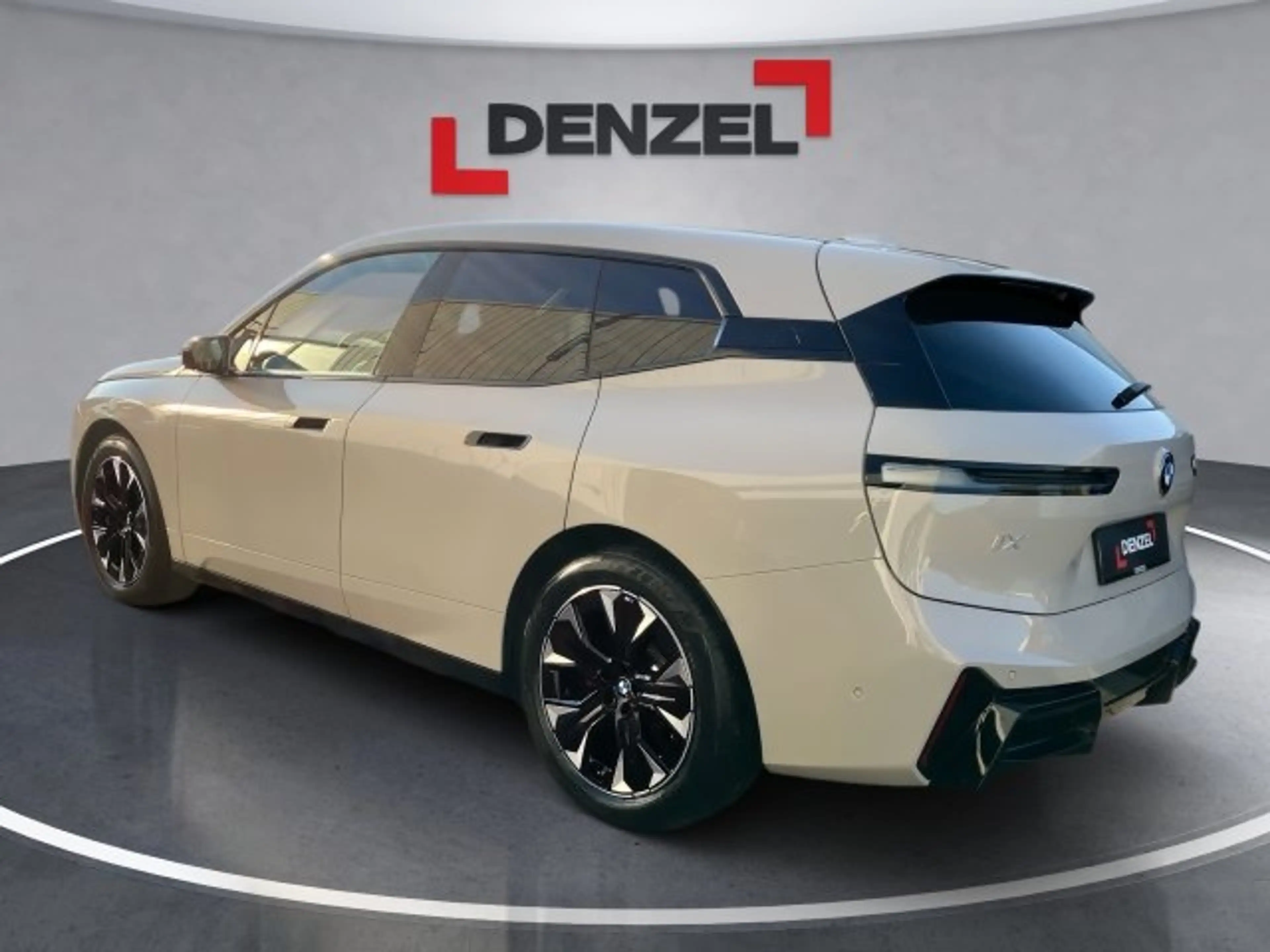BMW iX xDrive45 I20 — photo 3