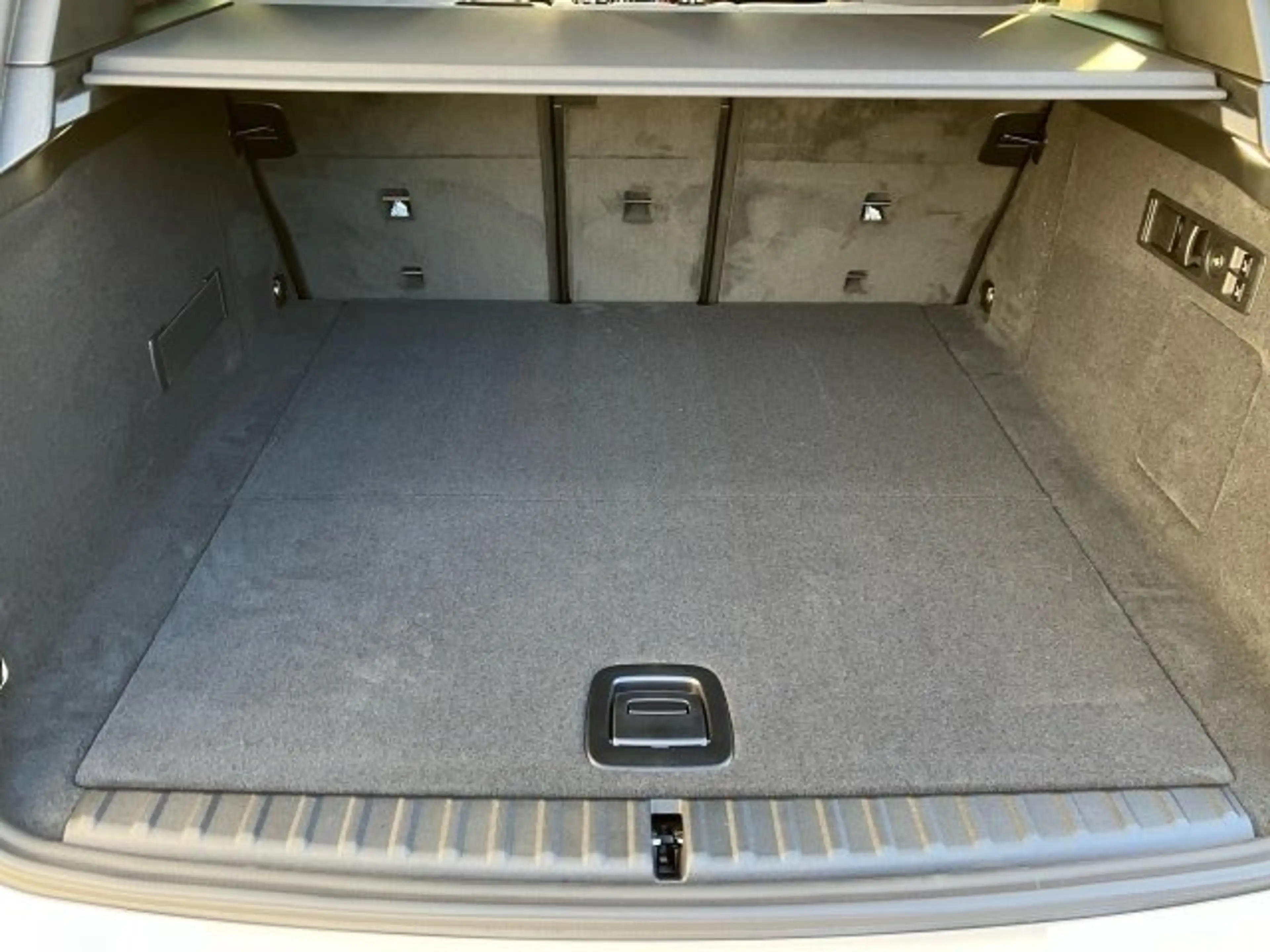 BMW iX xDrive45 I20 — photo 13
