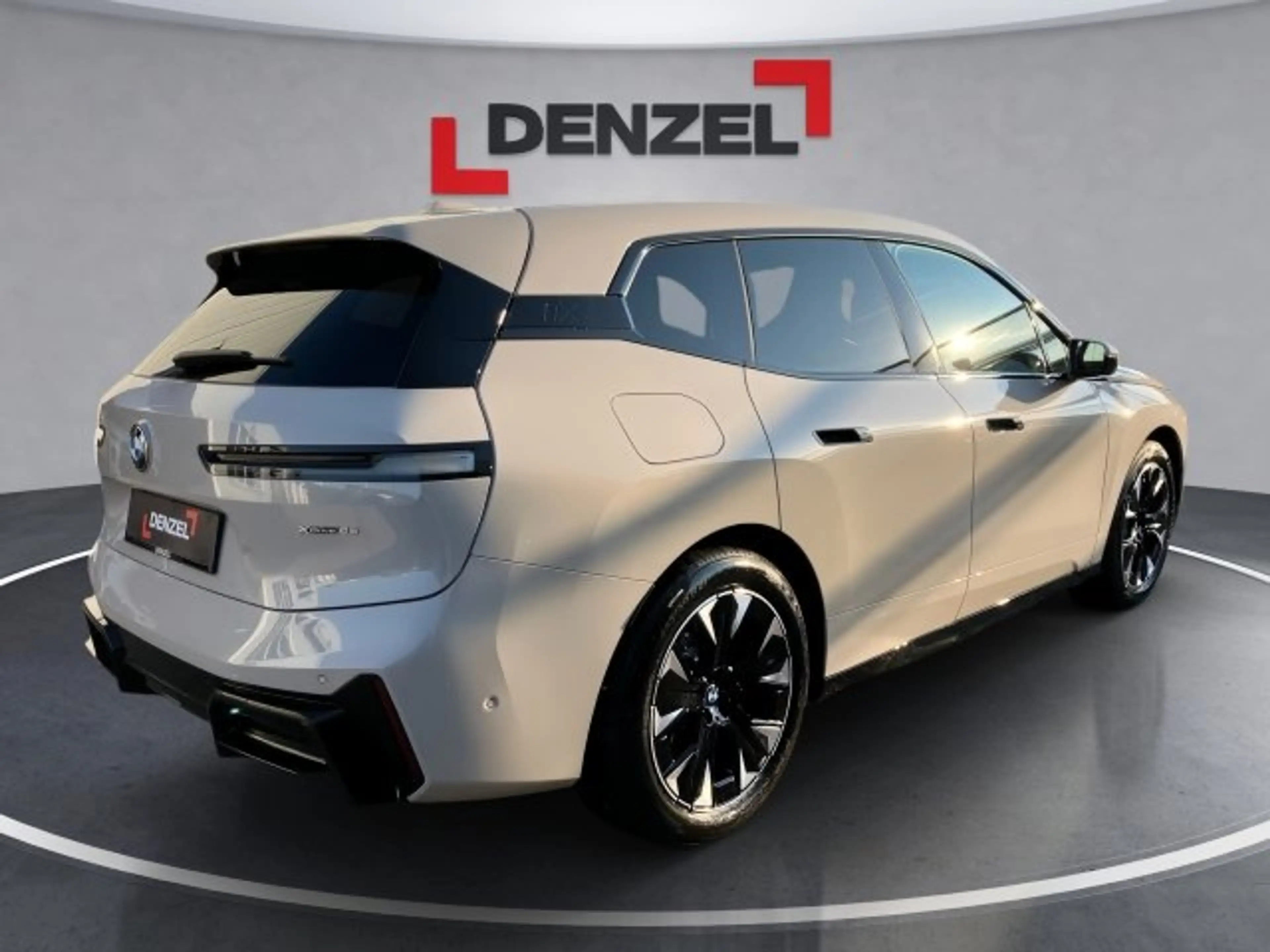 BMW iX xDrive45 I20 — photo 4
