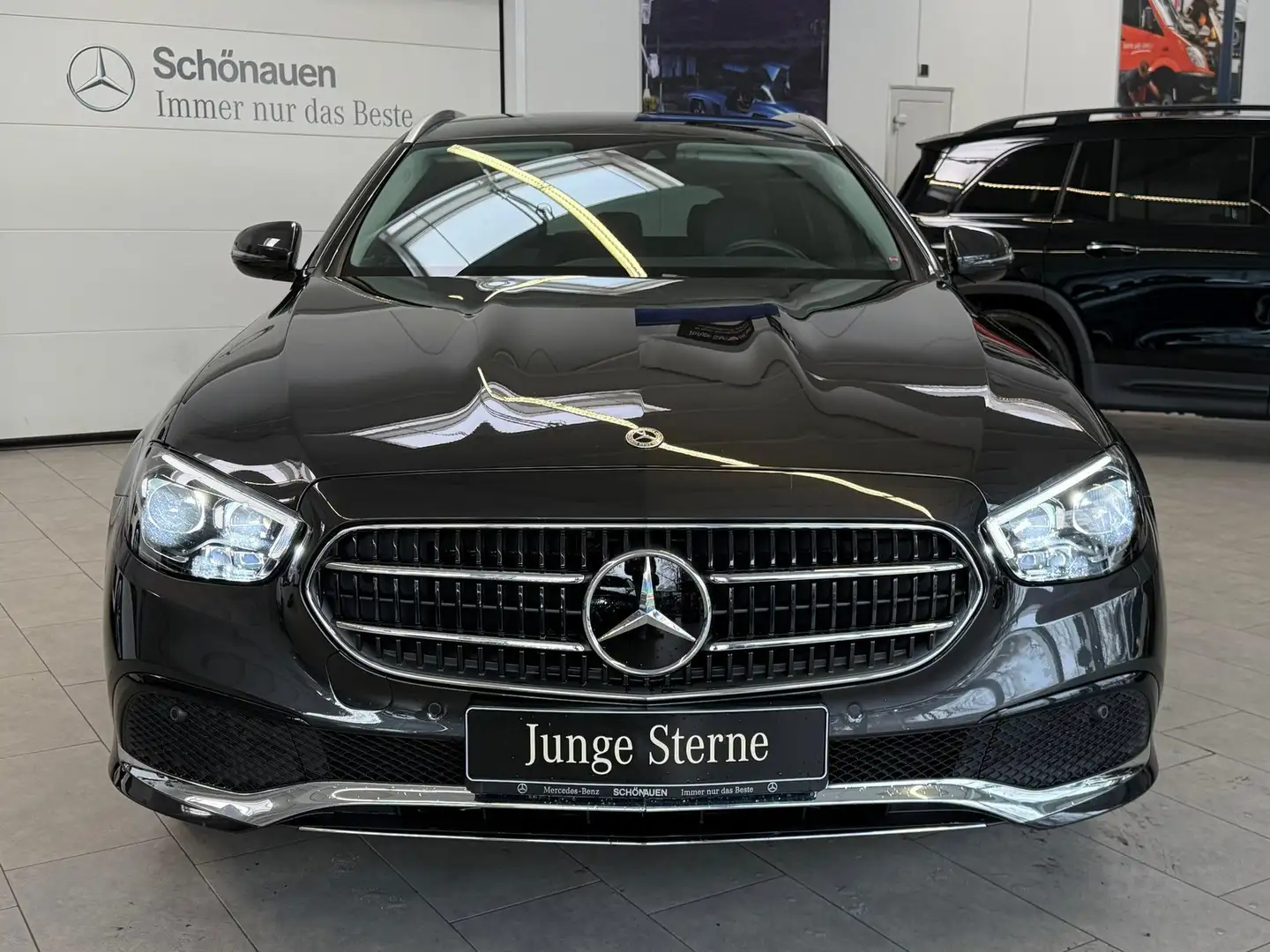 Mercedes-Benz E 200 d T MBEAM+AHK+STDHZ+HUD+DISTR+THERMO+KAMERA Grau - 2