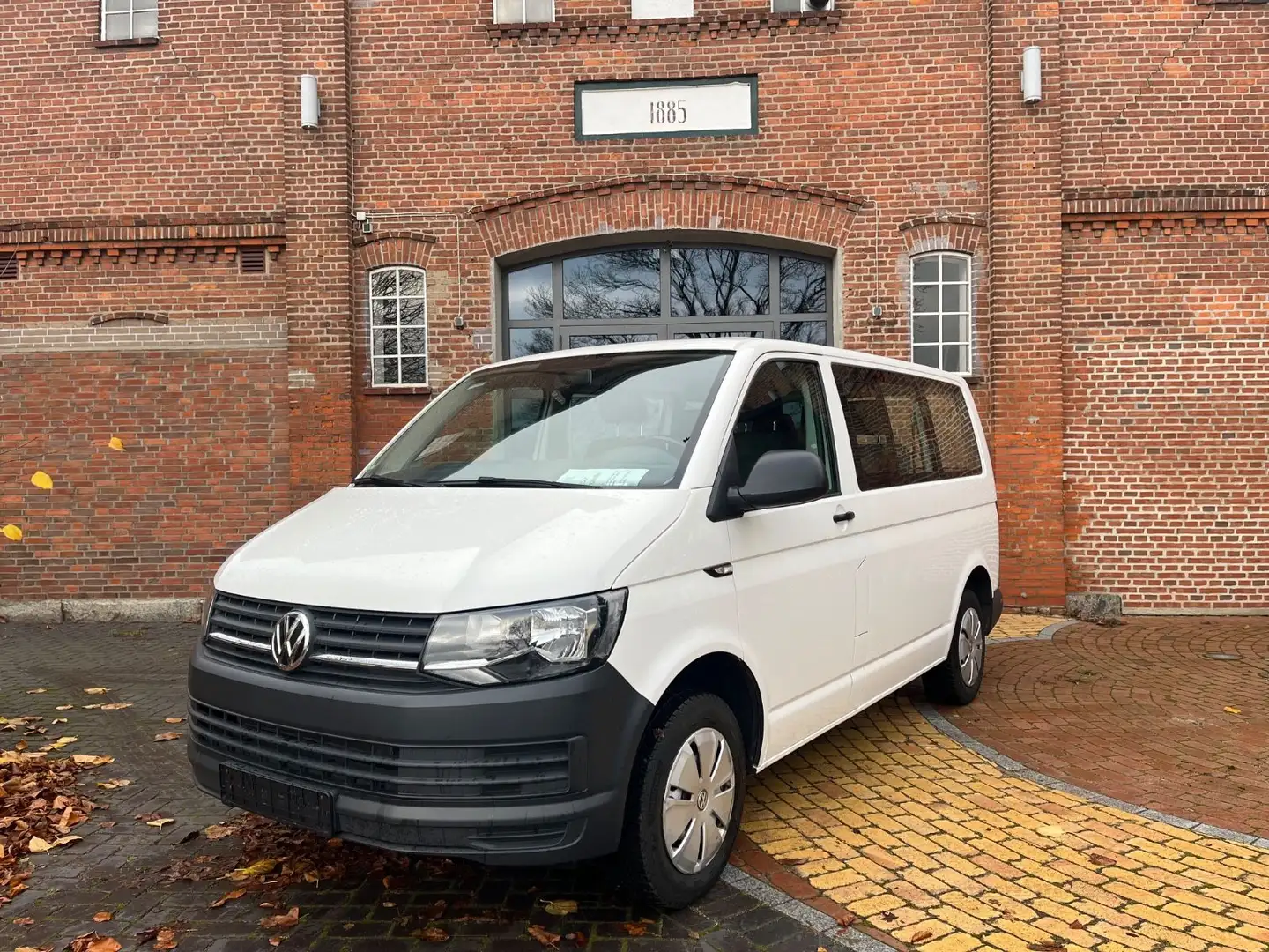 Volkswagen T6 Transporter Kombi 5 Sitzer/MFL/Tempo/AHK Weiß - 1