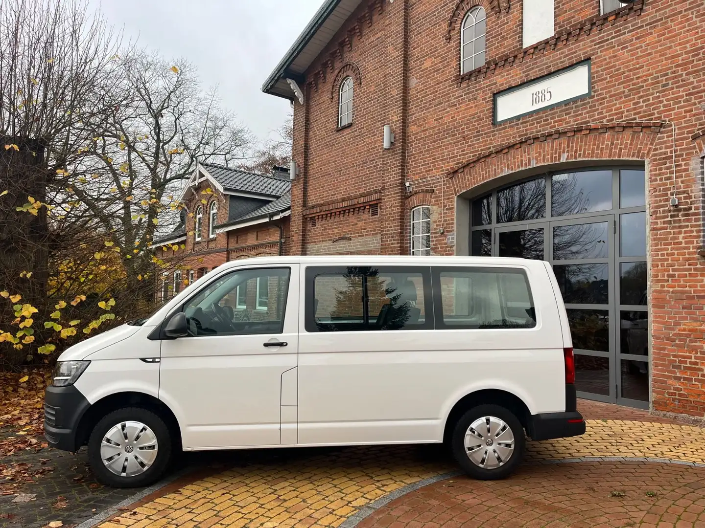 Volkswagen T6 Transporter Kombi 5 Sitzer/MFL/Tempo/AHK Weiß - 2