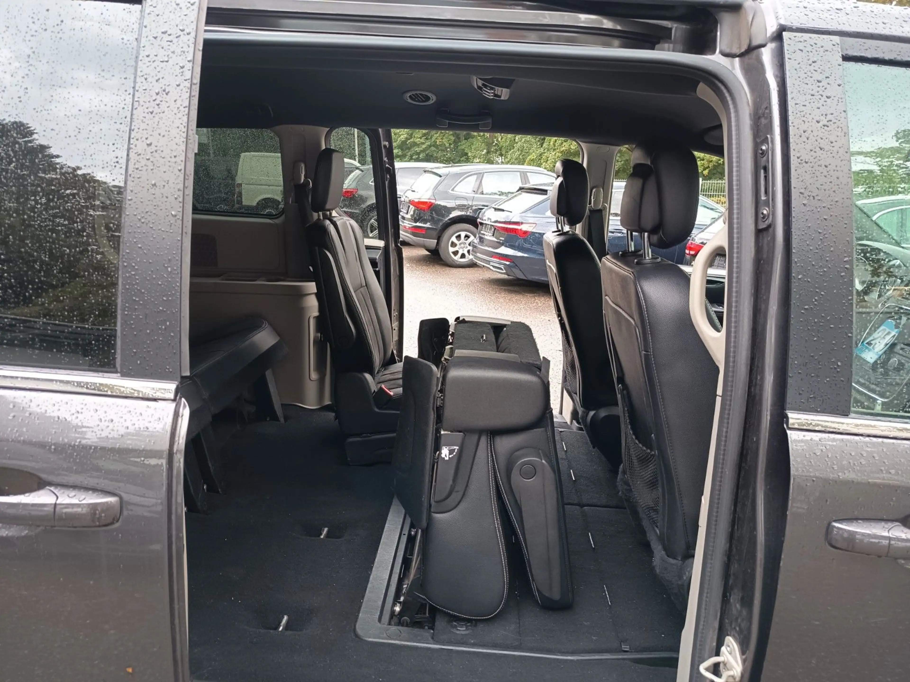 Dodge Grand Caravan / 7-Sitzer — photo 15