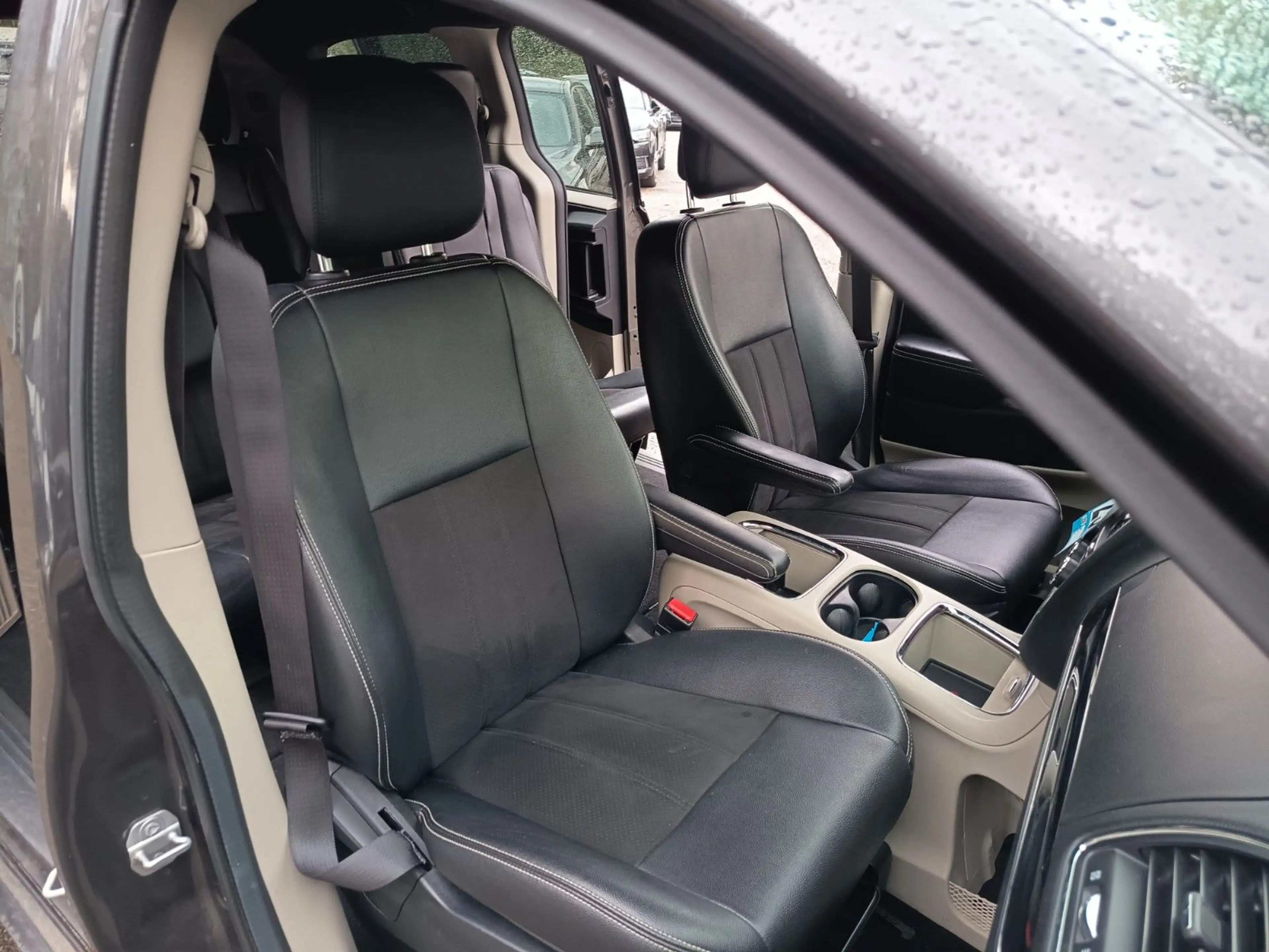 Dodge Grand Caravan / 7-Sitzer — photo 12