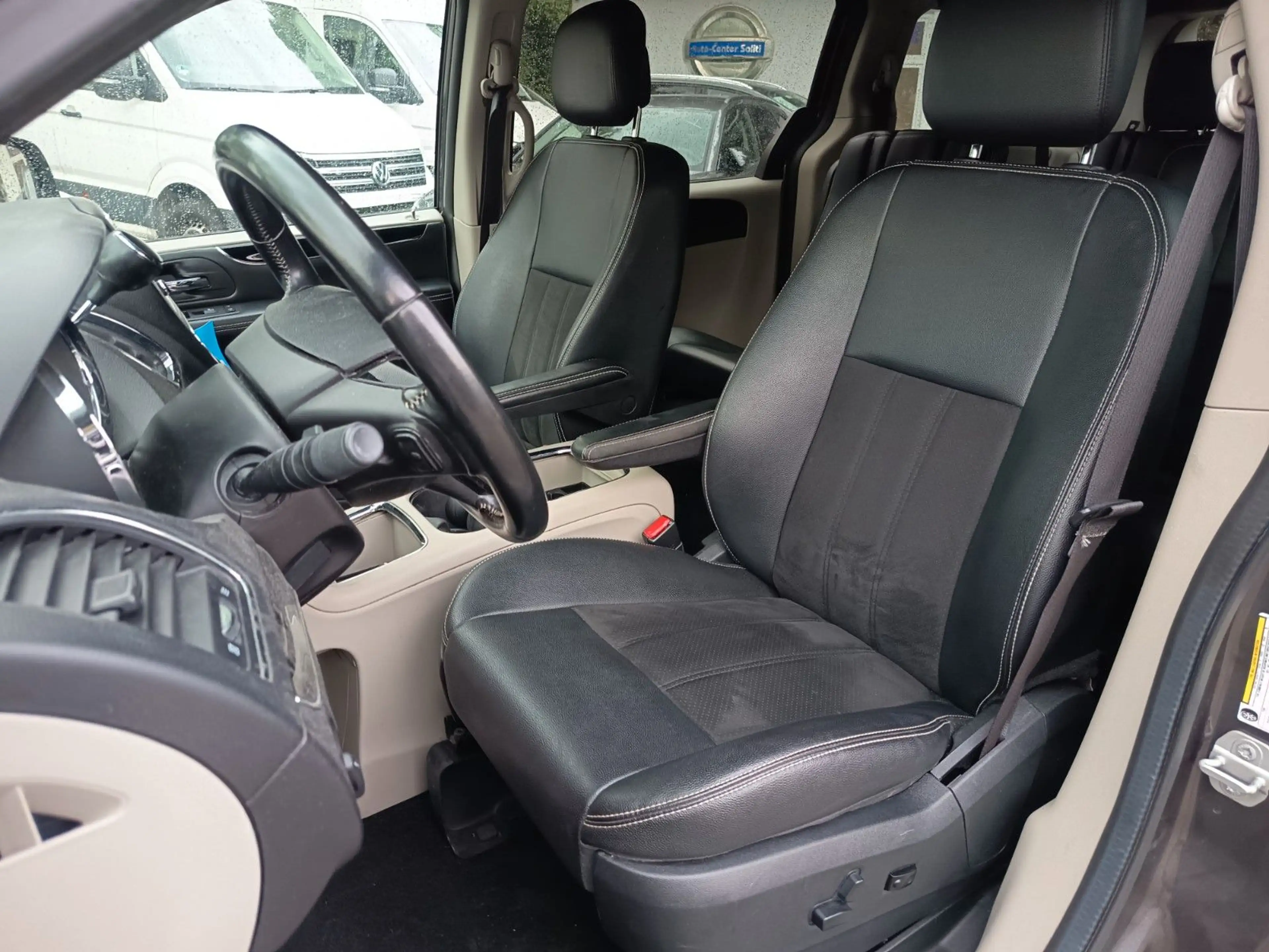 Dodge Grand Caravan / 7-Sitzer — photo 11