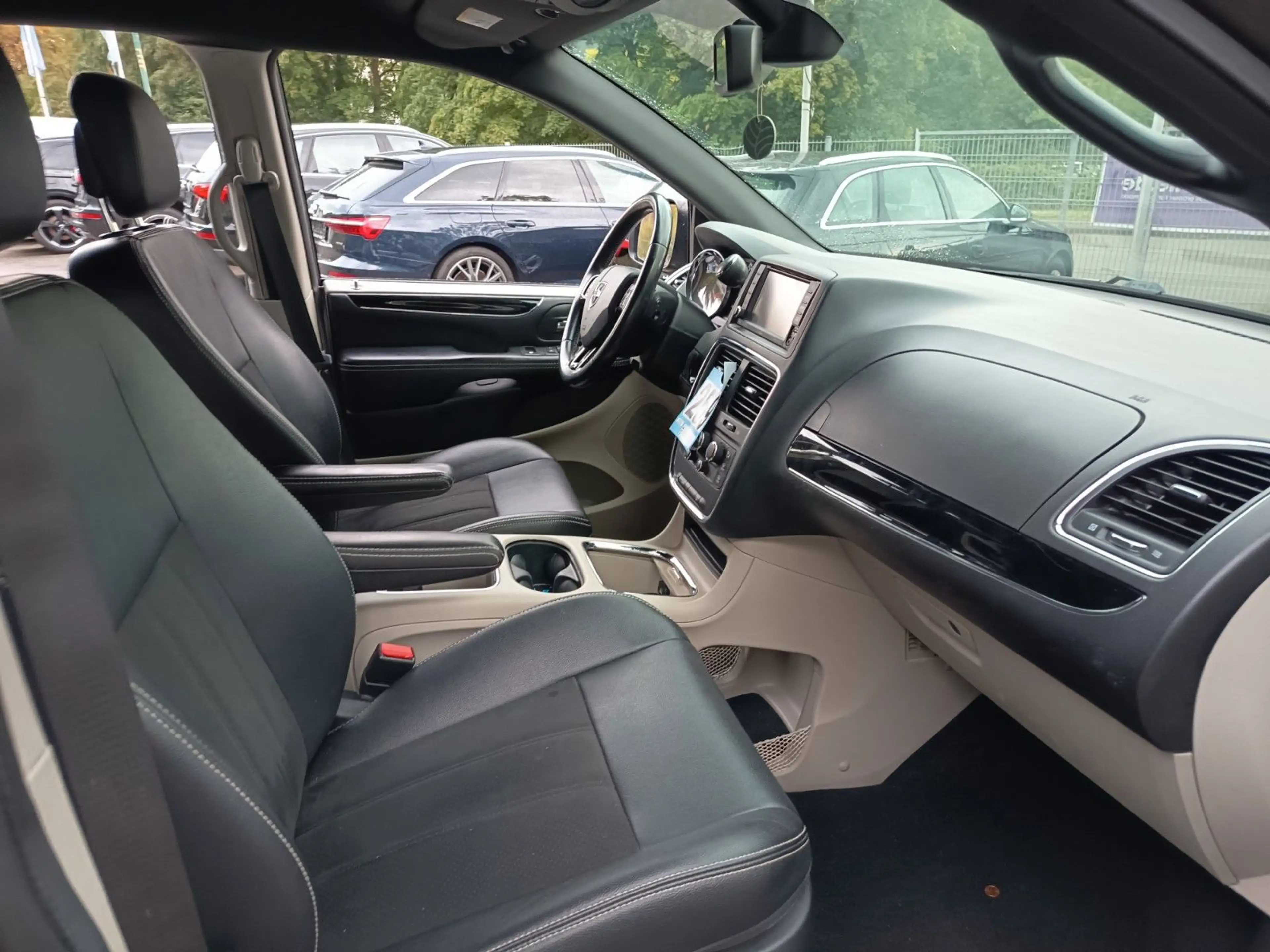 Dodge Grand Caravan / 7-Sitzer — photo 13