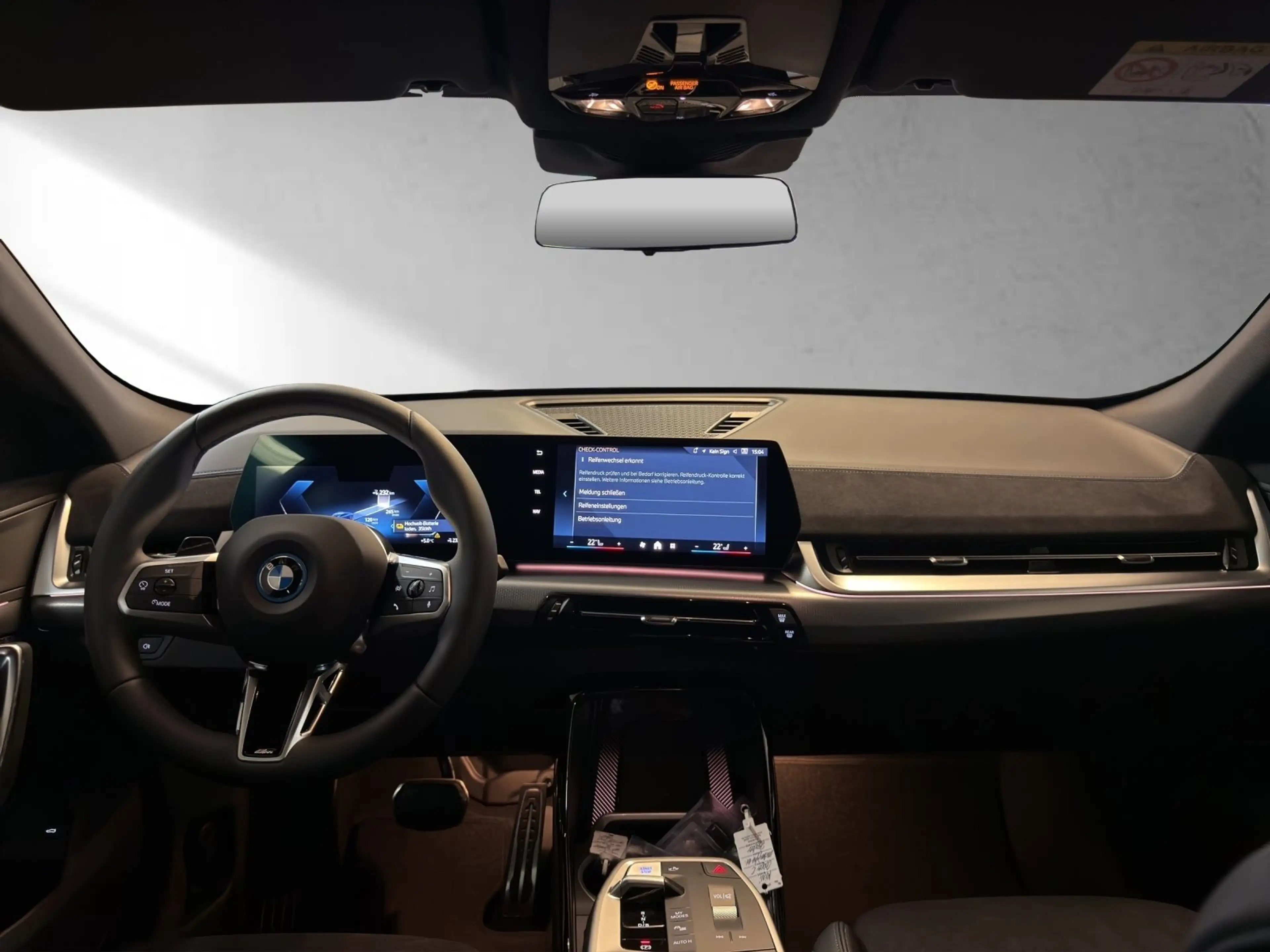 BMW iX2 eDrive20 M Sport Premium AHK 19" — photo 15