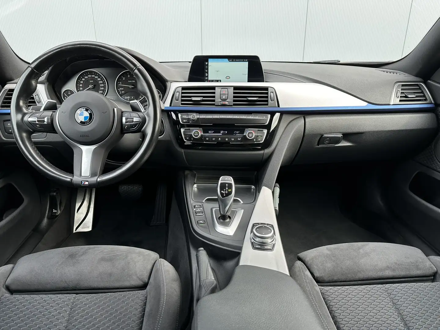 BMW 420 4-serie Gran Coupé 420i Executive Automaat M-Pakke Grau - 2