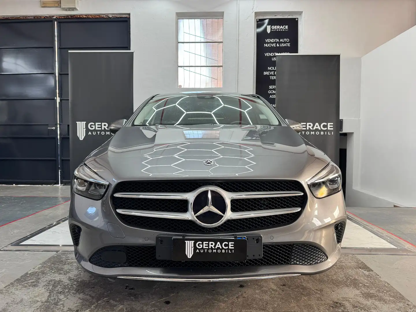 Mercedes-Benz B 180 B 180 Executive auto Gri - 1