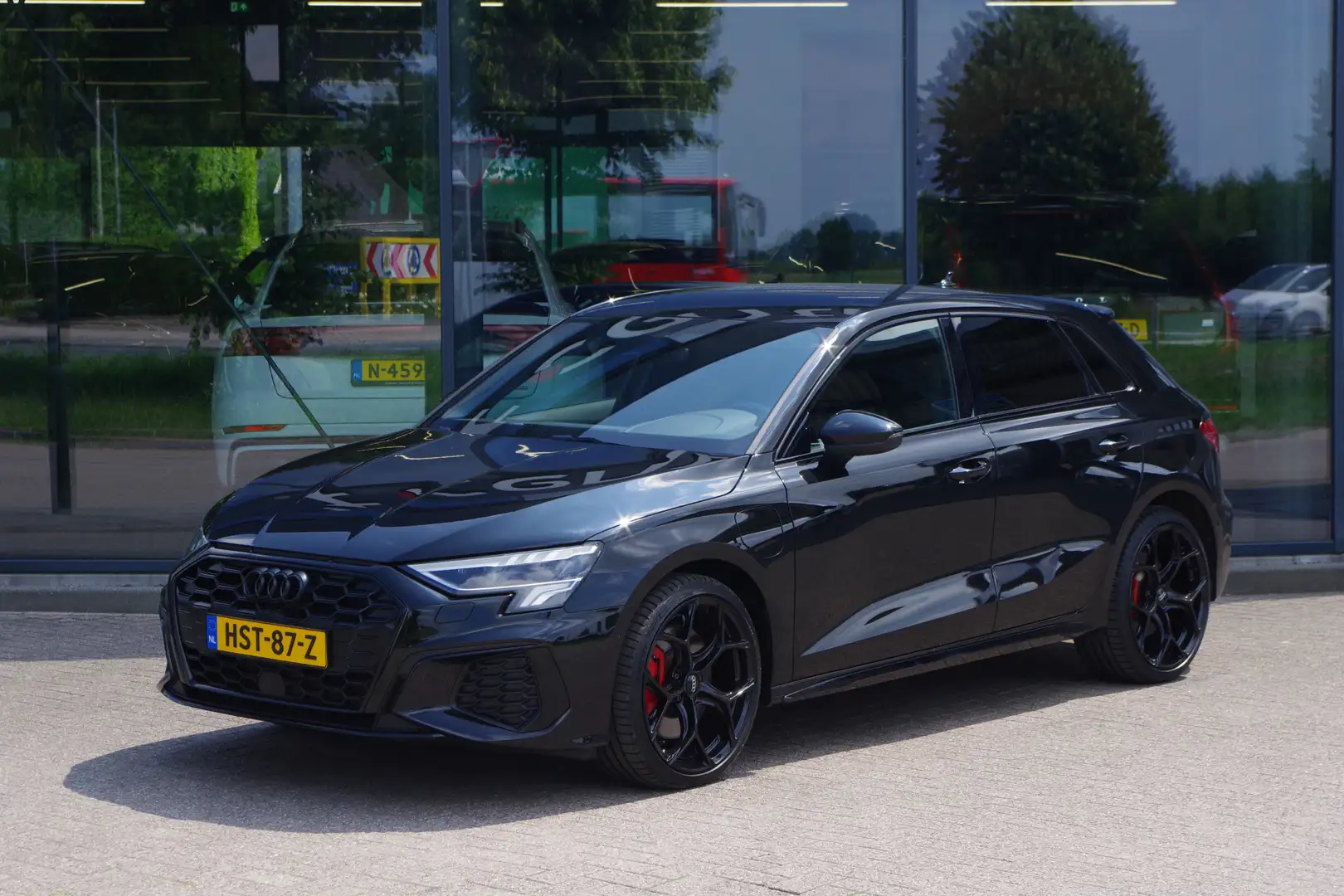 Audi A3 Sportback 45 TFSI e 245 PK Competition S-Line Edit Zwart - 1