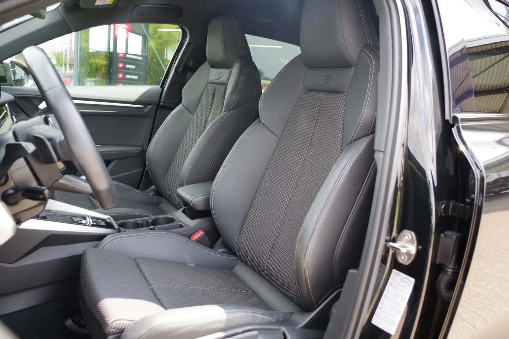 Audi A3 Sportback 45 TFSI e 245 PK Competition S-Line Edit Zwart - 2