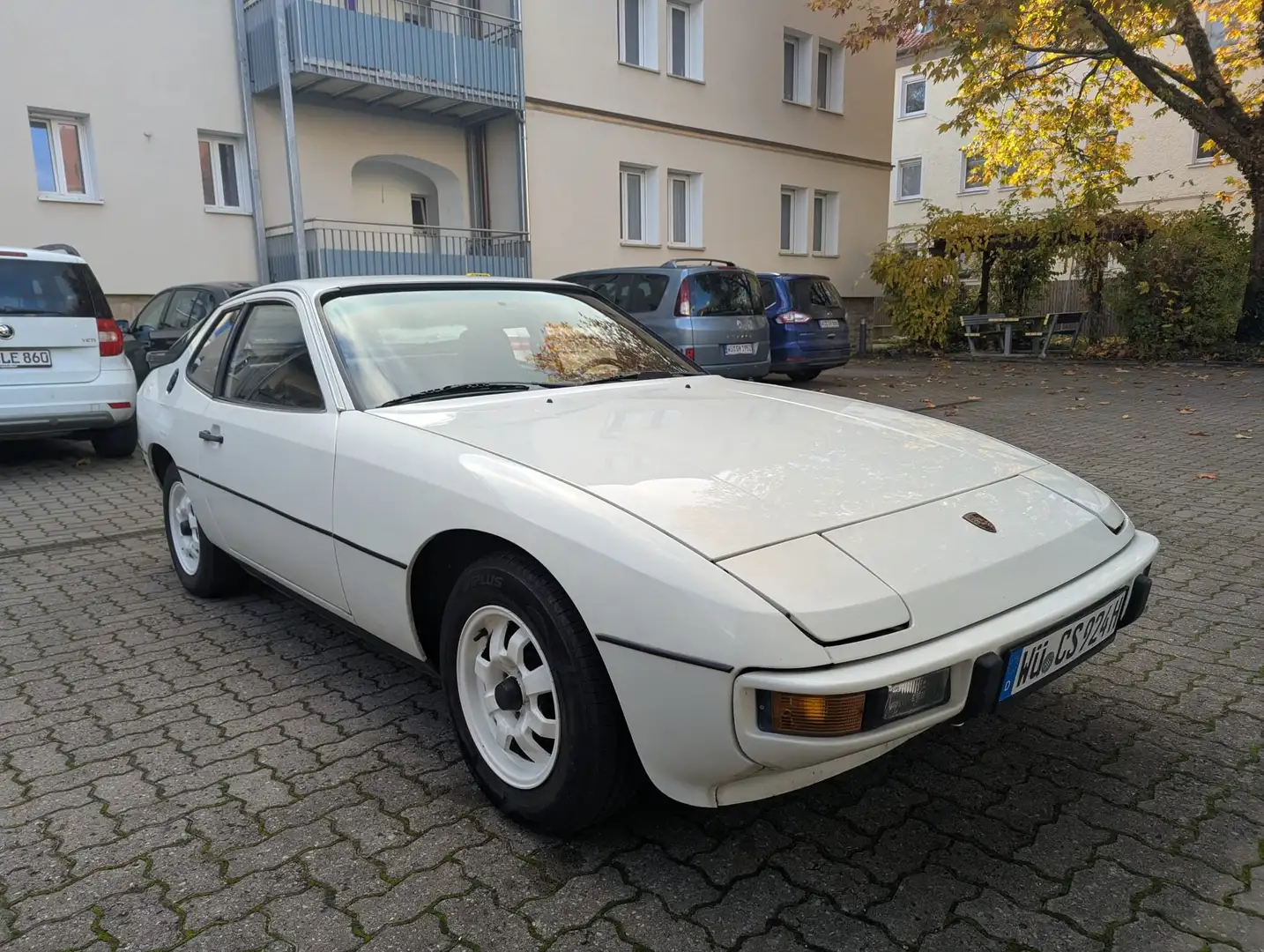 Porsche 924 White - 2