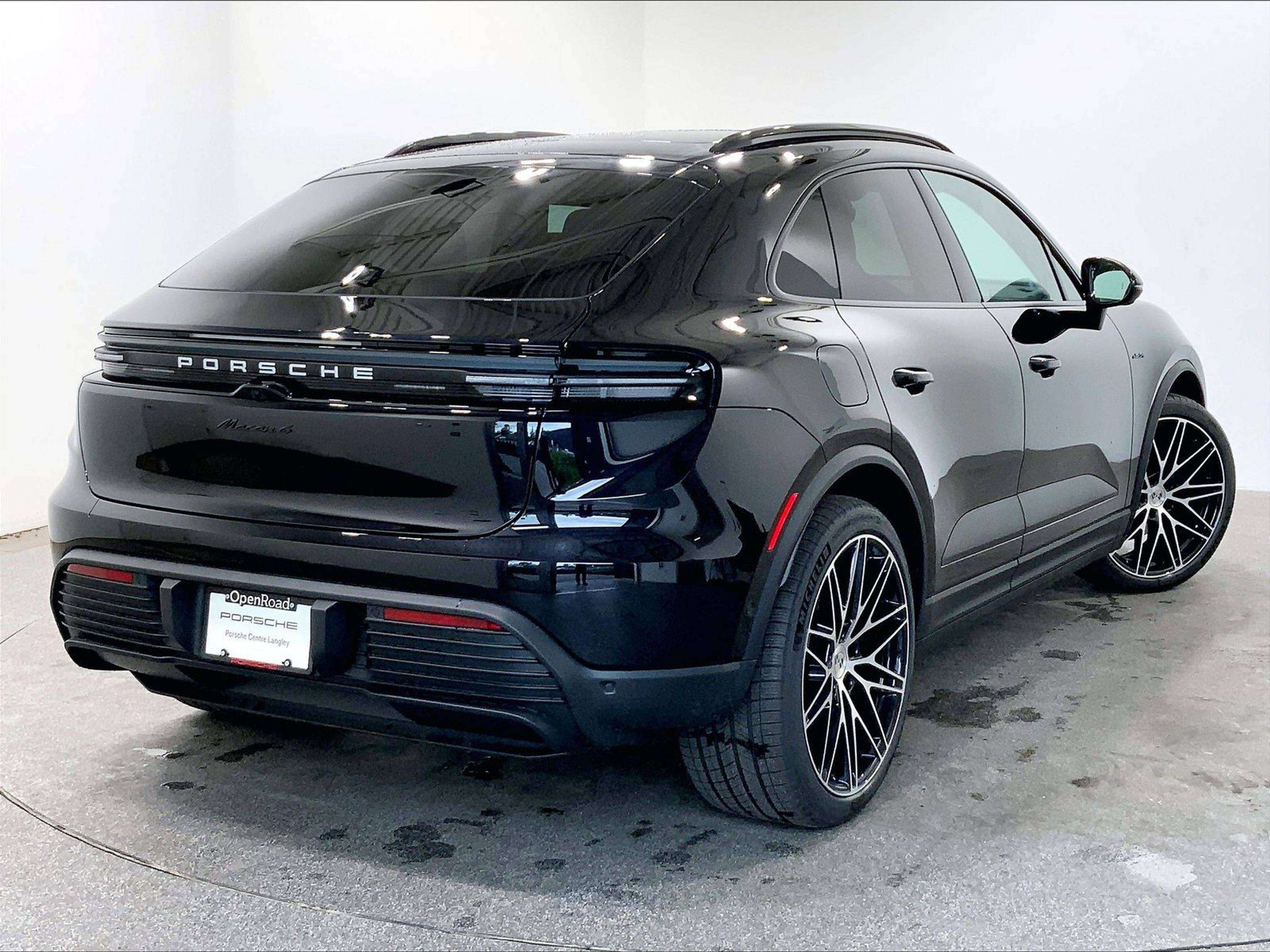 2026 Porsche Macan — photo 1