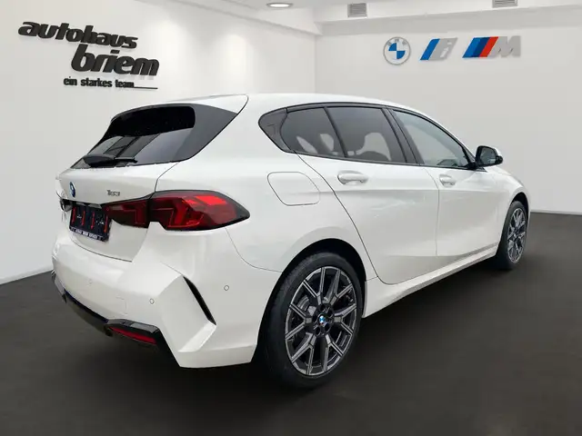 BMW 1 Series view 3