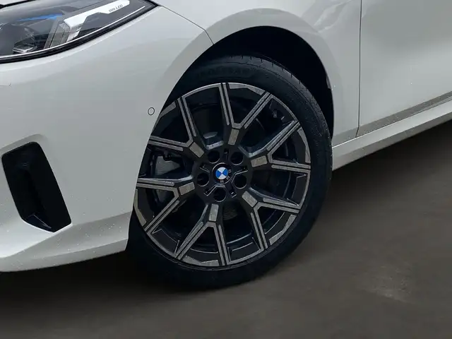 BMW 1 Series view 6