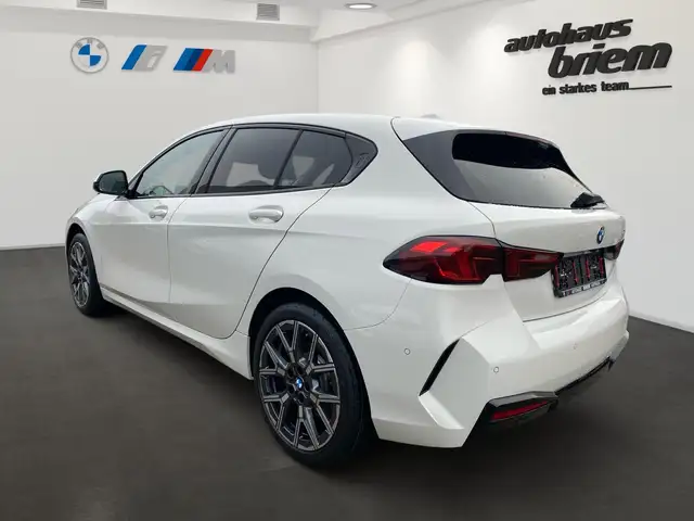 BMW 1 Series view 4