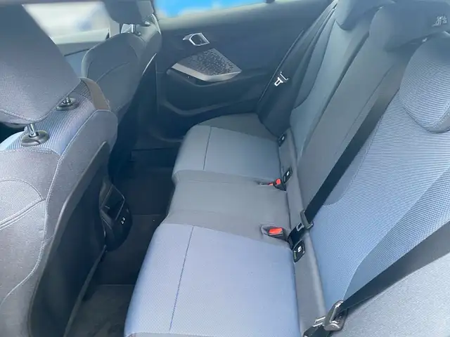 BMW 1 Series view 11