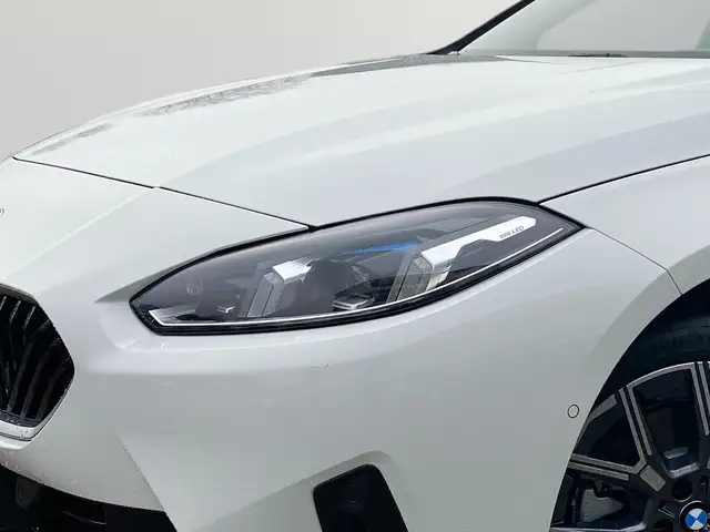 BMW 1 Series view 5