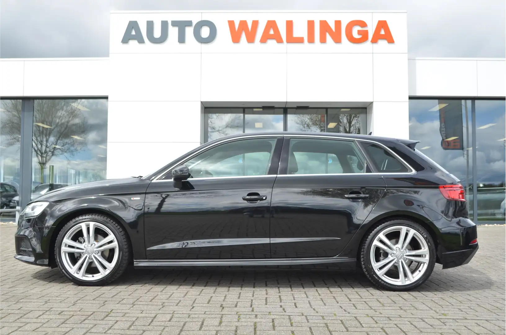 Audi A3 Sportback 1.5 35 TFSI CoD 3x S-Line 18'' LMV | Nav Czarny - 2