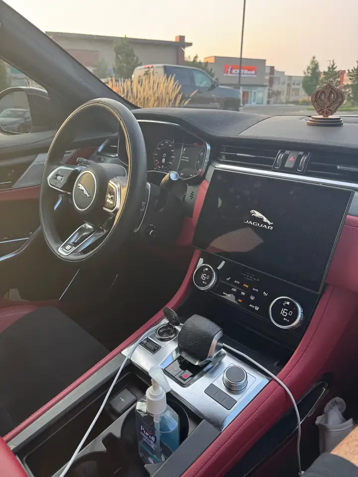Jaguar F-Pace снимка Jaguar F-Pace
