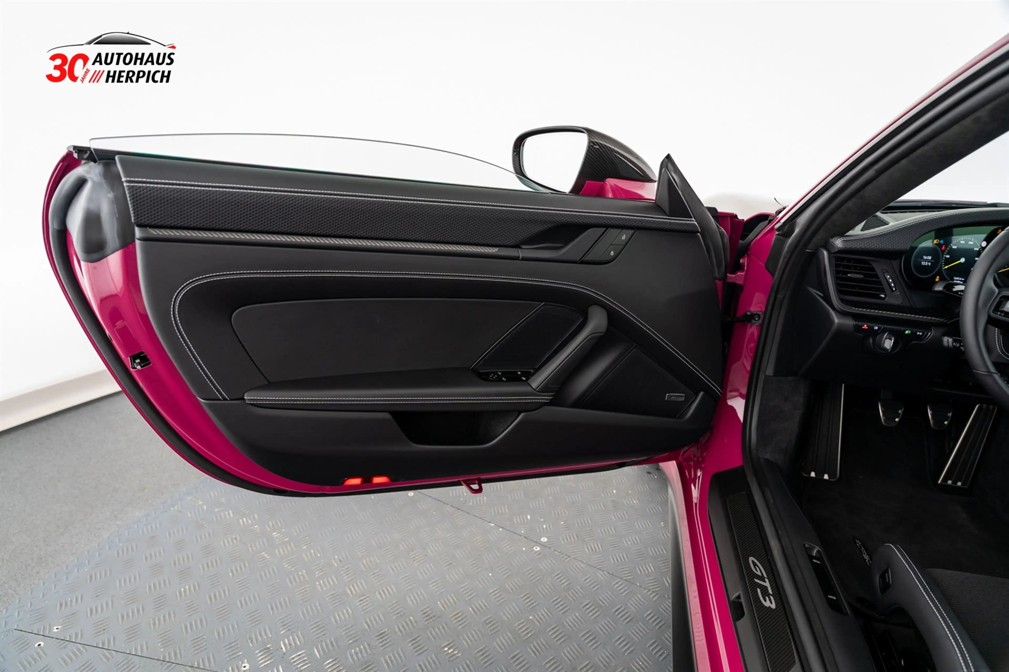 Porsche 992 GT3 Touring 6G-Schalter Sternrubin UPE. 241k — photo 13