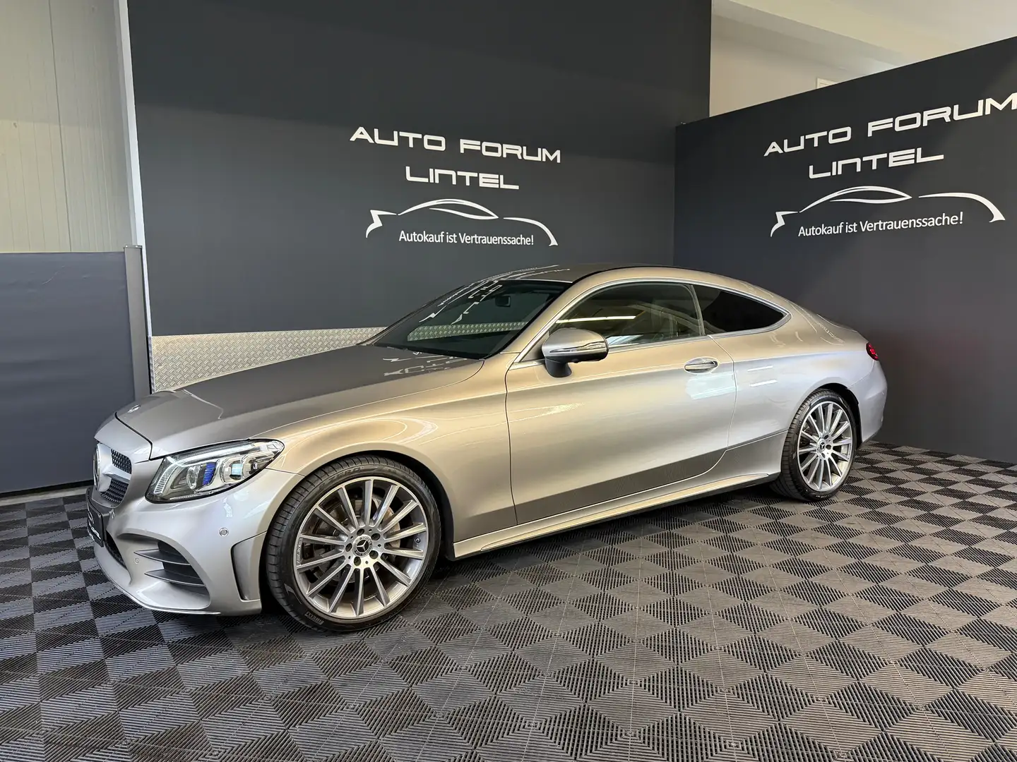 Mercedes-Benz C 220 d AMG LINE-LED-AHK-SZH-DIGITAL-ALU-STNDHZG Grau - 2