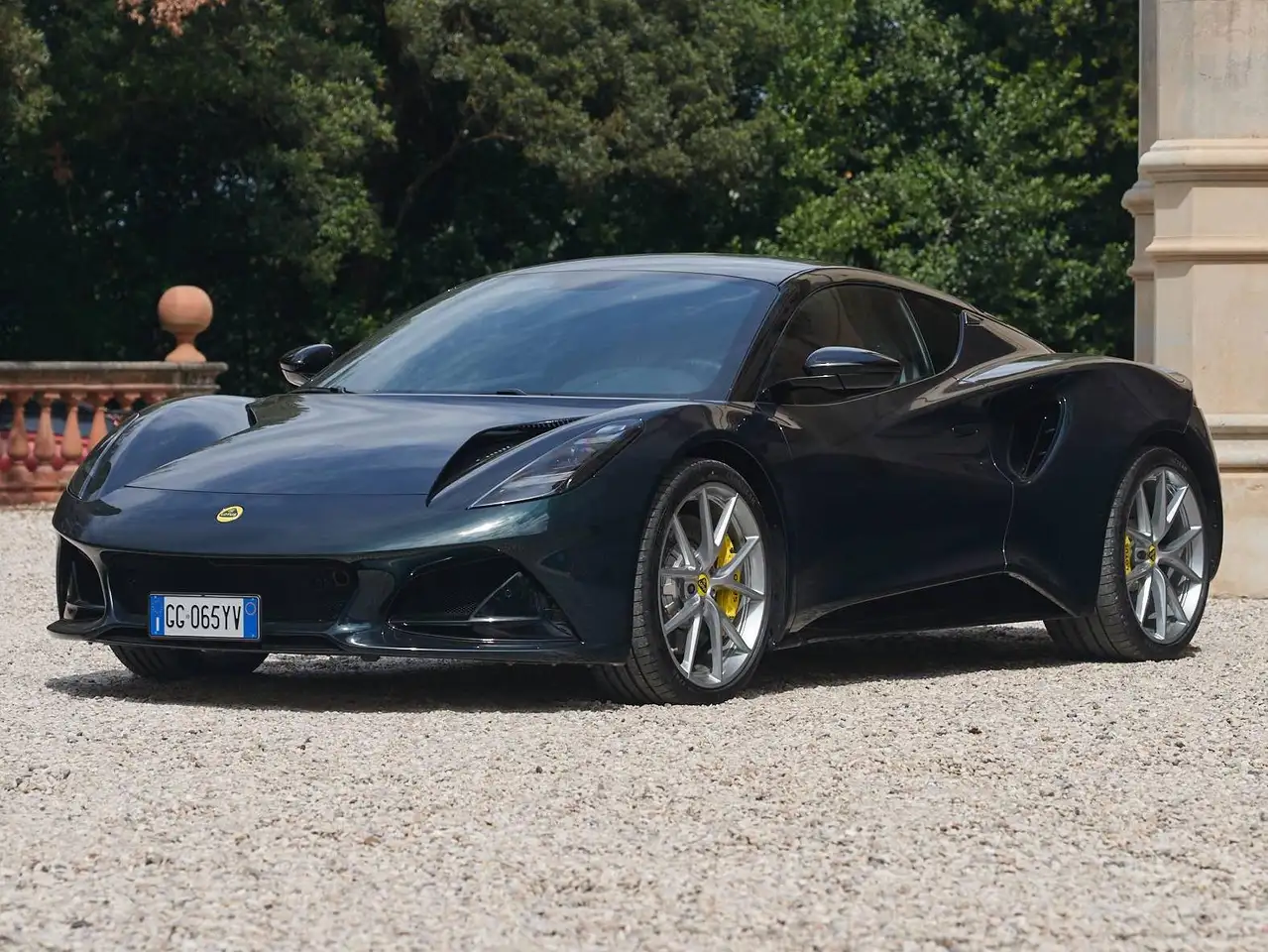 Lotus Emira 2022