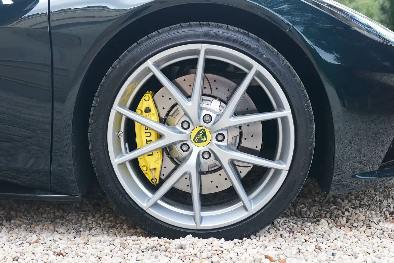 Lotus Emira 2022