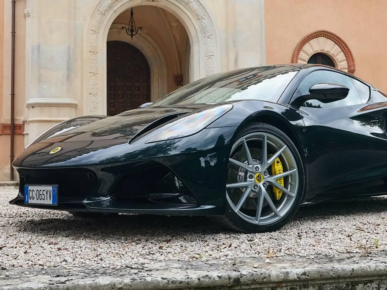 Lotus Emira 2022