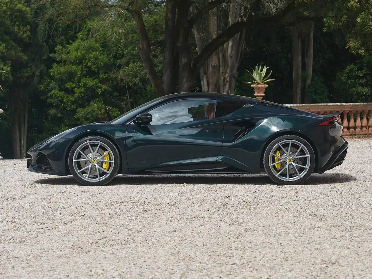 Lotus Emira 2022
