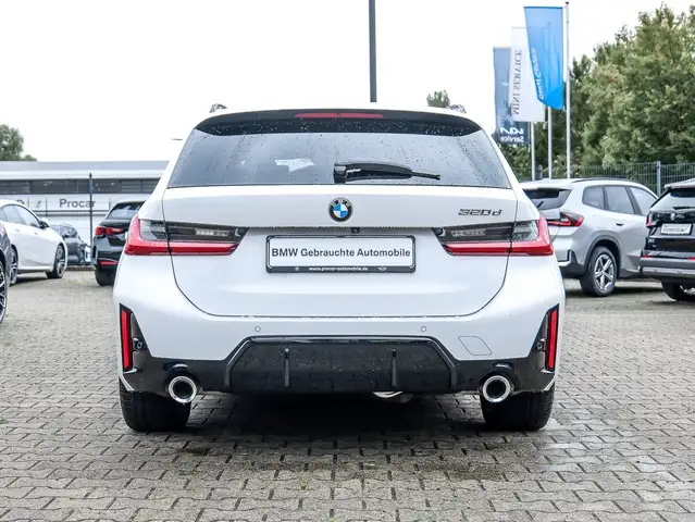 BMW 3 Series view 11