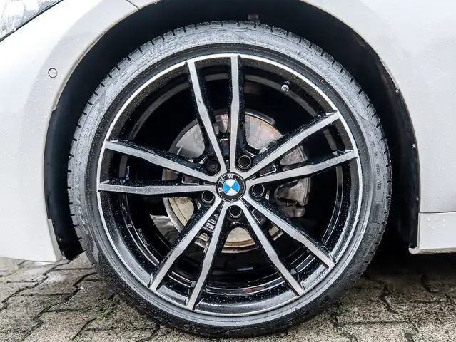 BMW 3 Series view 4