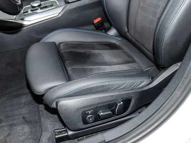 BMW 3 Series view 22