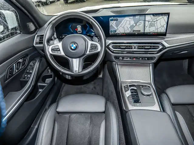BMW 3 Series view 18
