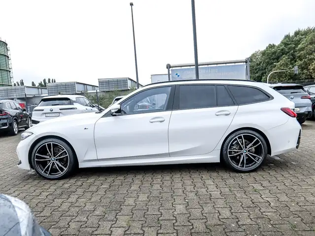 BMW 3 Series view 9