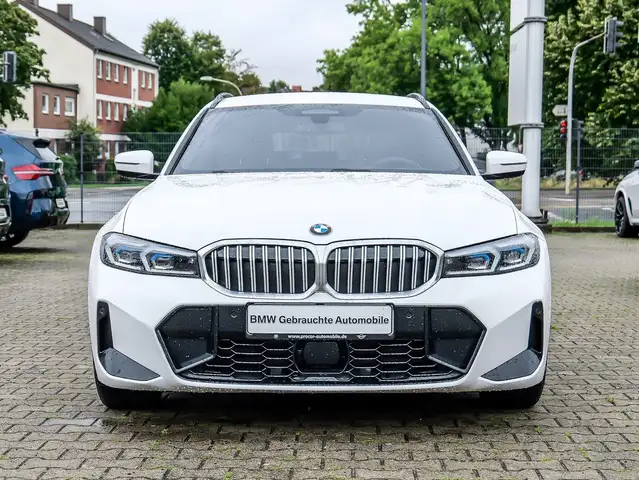 BMW 3 Series view 8