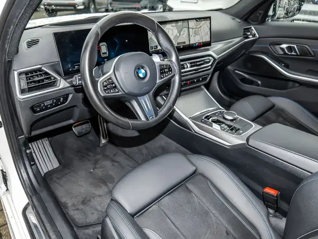 BMW 3 Series view 16