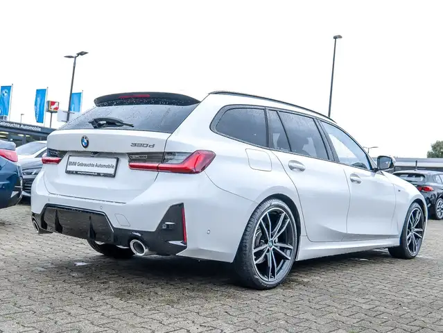 BMW 3 Series view 2