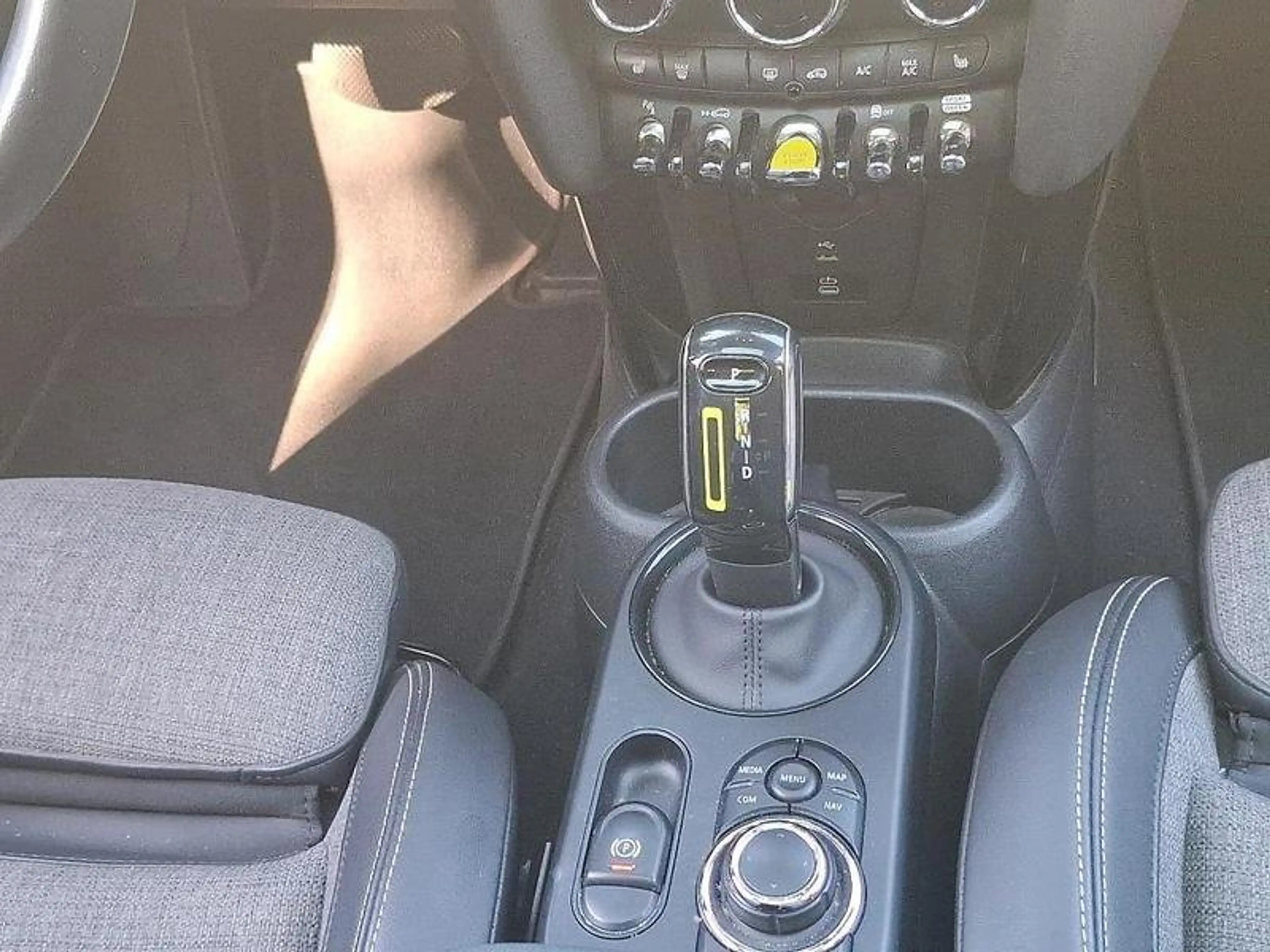 MINI Cooper SE Classic Trim 32.6 kWh Pano/WPU/RFK/LED — photo 10