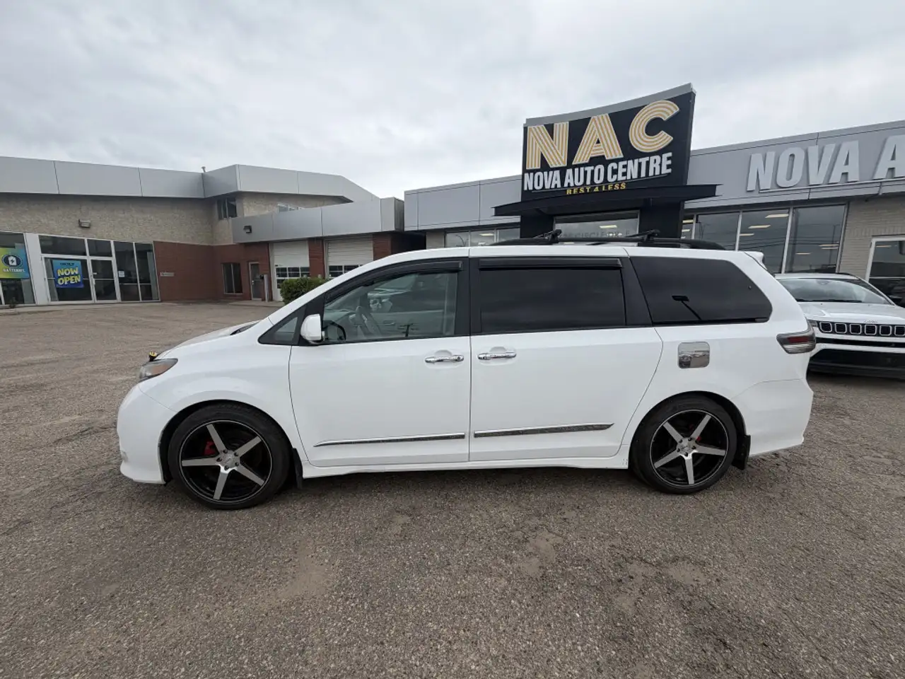 Toyota Sienna снимка Toyota Sienna