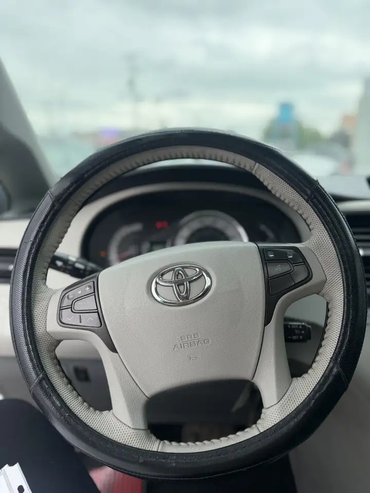 Toyota Sienna снимка Toyota Sienna