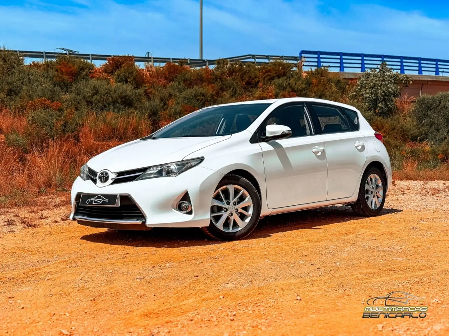Toyota Auris 90D Business Blanco - 1