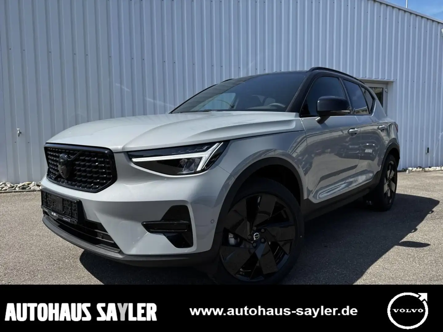 Volvo XC40 B4 Ultra Black Edition bis 30.06.*Pano*360°*H&K* Grau - 1