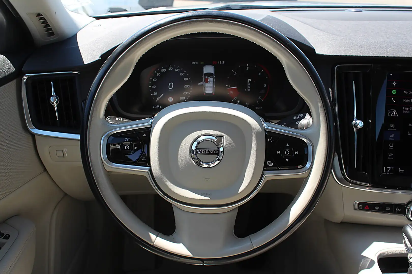 Volvo V90 D3 Geartronic Momentum Silber - 2