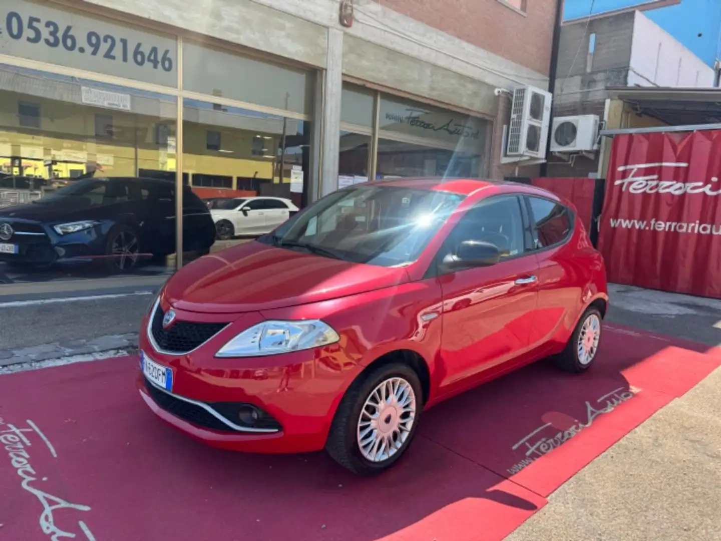 Lancia Ypsilon 1.2 69 CV 5 porte Gold NEOPATENTATI Rosso - 1