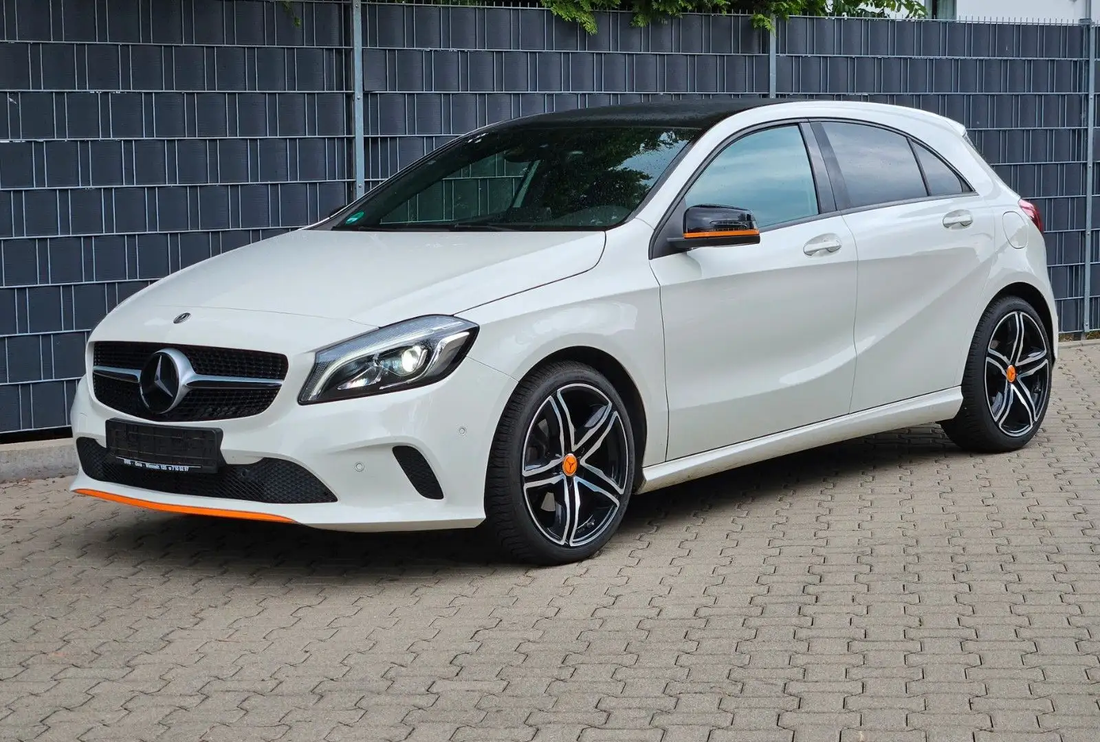 Mercedes-Benz A 180 BlueEfficiency  LED Navi Wit - 1