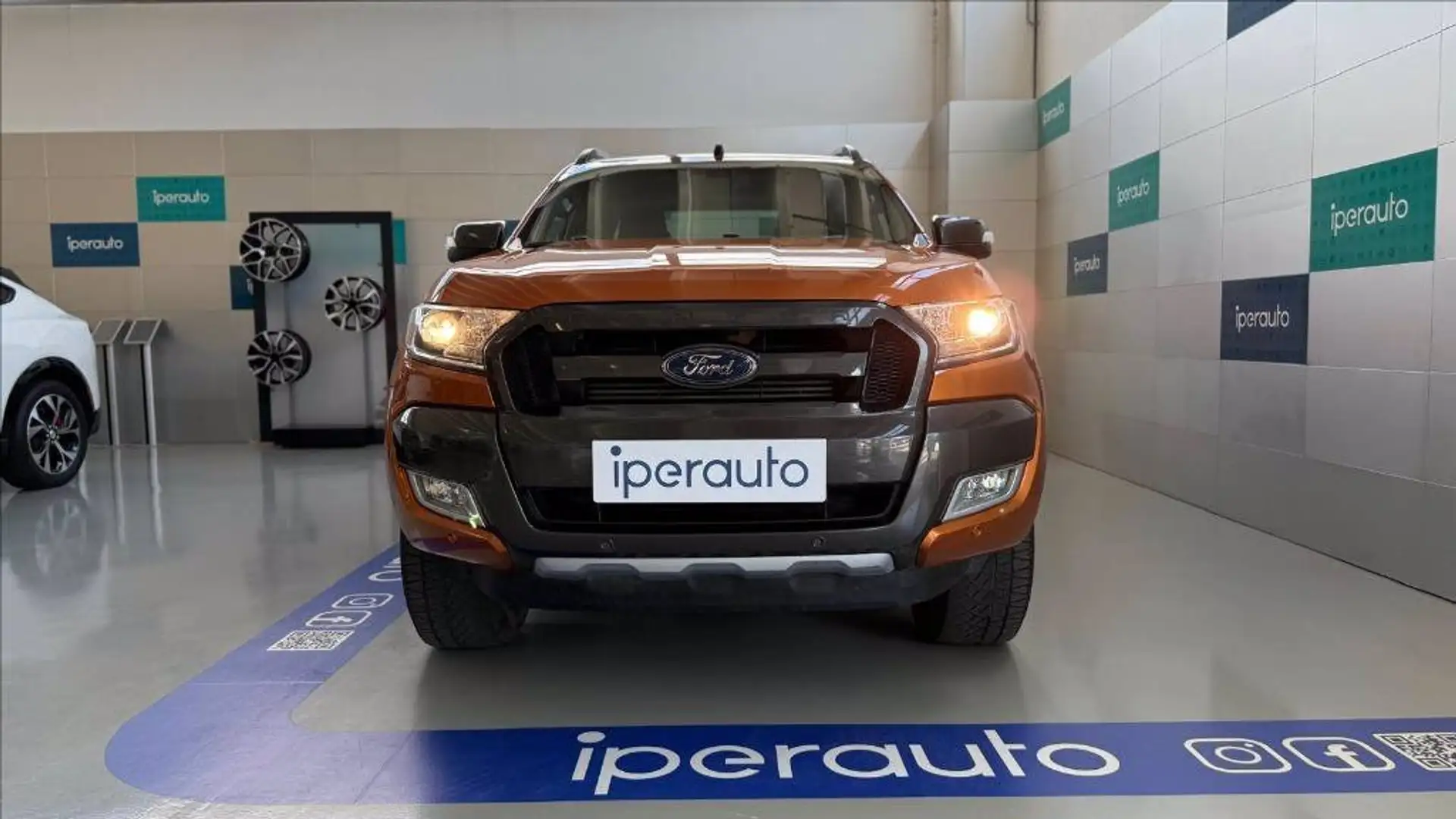 Ford Ranger 3.2 tdci double cab Wildtrak 200cv auto Arancione - 2