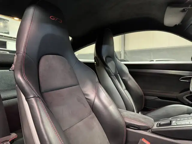 Porsche 911 view 11