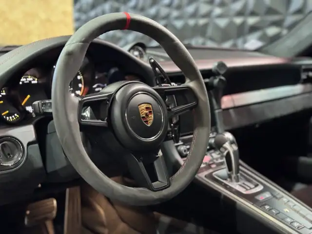 Porsche 991 view 8
